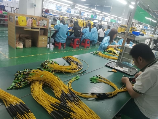 24 هسته MTP کابل اصلی فیبر نوری پرشگر برای مرکز داده FTTX PVC سفارشی
