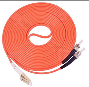 SM/OM1-OM5 نوع فیبر LC-ST UPC/ APC سیمپلکس/دوپلکس سیم پیچ فیبر نوری برای شبکه ها ≤0.3dB از دست دادن ورودی