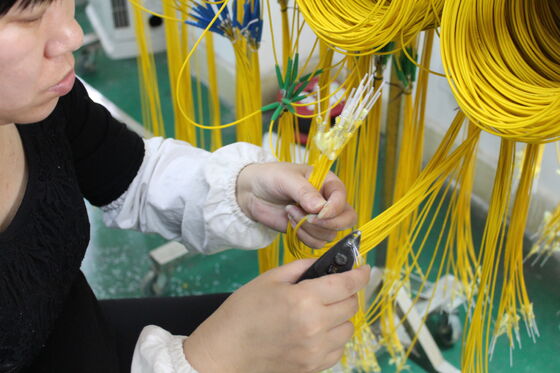 کابل پچ سیمپلکس SC/APC-SC/APC با افت درج کم، افت بازتاب بالا و طول سفارشی