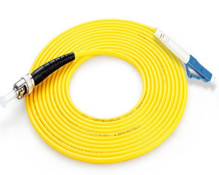 SM/OM1-OM5 نوع فیبر LC-ST UPC/ APC سیمپلکس/دوپلکس سیم پیچ فیبر نوری برای شبکه ها ≤0.3dB از دست دادن ورودی